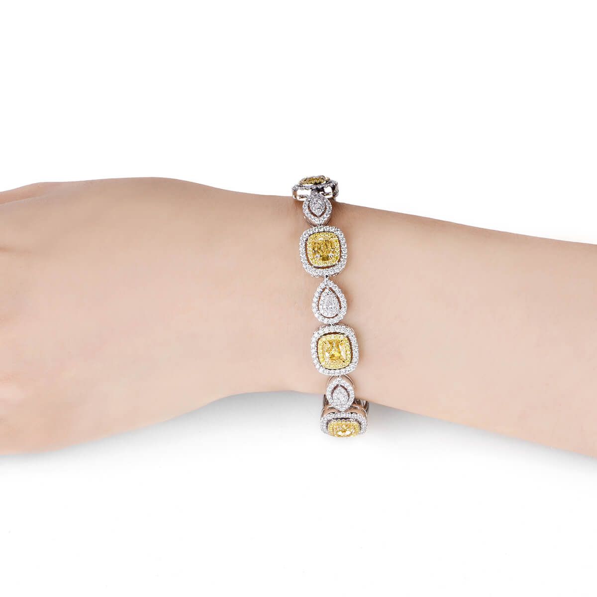 Light Yellow (U-V) Diamond Bracelet, 7.29 Ct. (11.80 Ct. TW), Cushion shape, GIA Certified, JCBF05391340