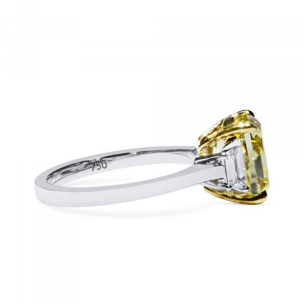 浓 黄色 钻石 戒指, 4.59 重量 (4.91 克拉 总重), 枕型 形状, GIA 认证, 5191883031