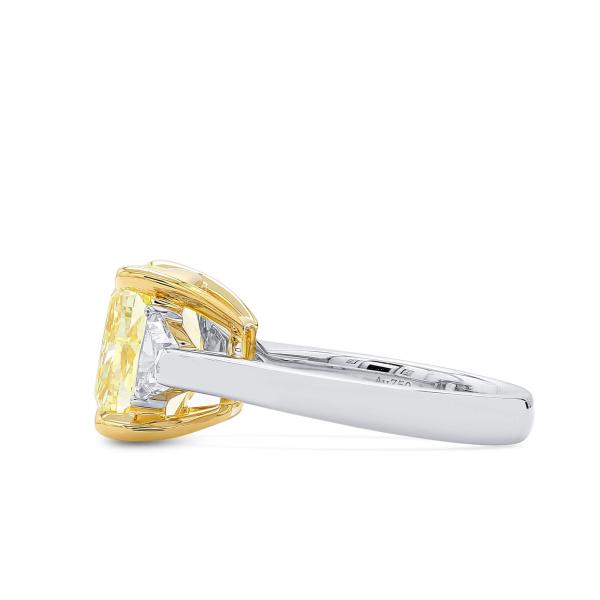  黄色 钻石 戒指, 5.39 重量 (6.02 克拉 总重), 枕型 形状, GIA 认证, 2221084391