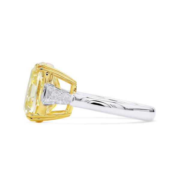 浅 黄色 钻石 戒指, 10.79 重量 (11.56 克拉 总重), 枕型 形状, GIA 认证, JCRF05532377