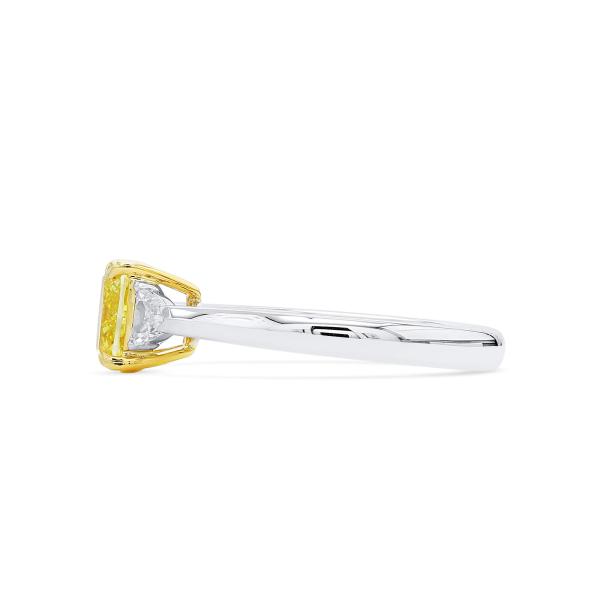浓 黄色 钻石 戒指, 1.15 重量 (1.35 克拉 总重), 枕型 形状, GIA 认证, 5423181659